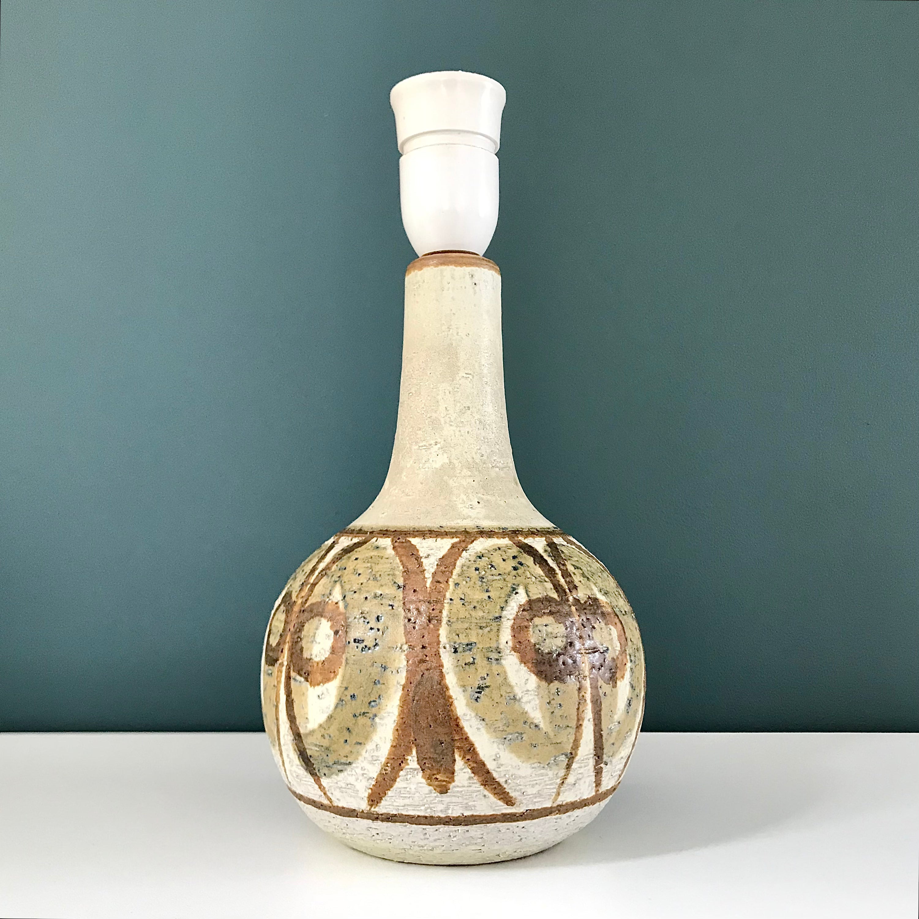 完売】 Ewan Country Cottage Table Lamps Set of Ceramic Ivory White Oval Sha 