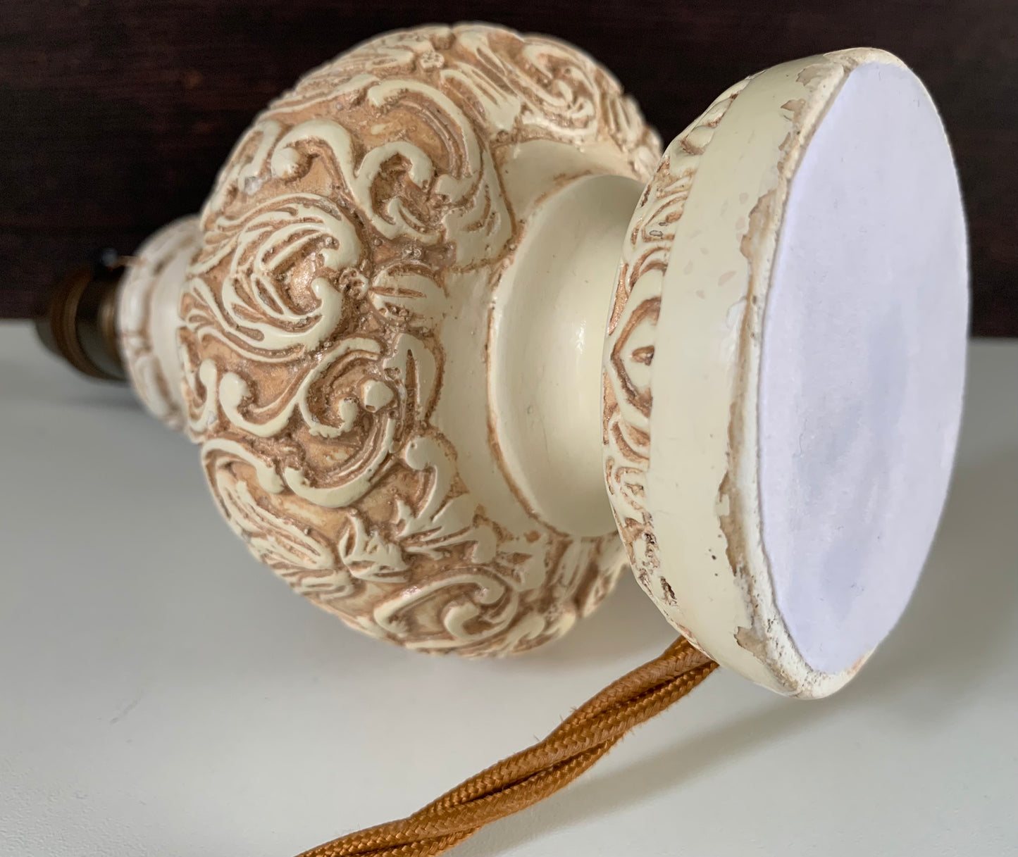 Mid Century Italian Cream Bristolia Ceramic Table Lamp
