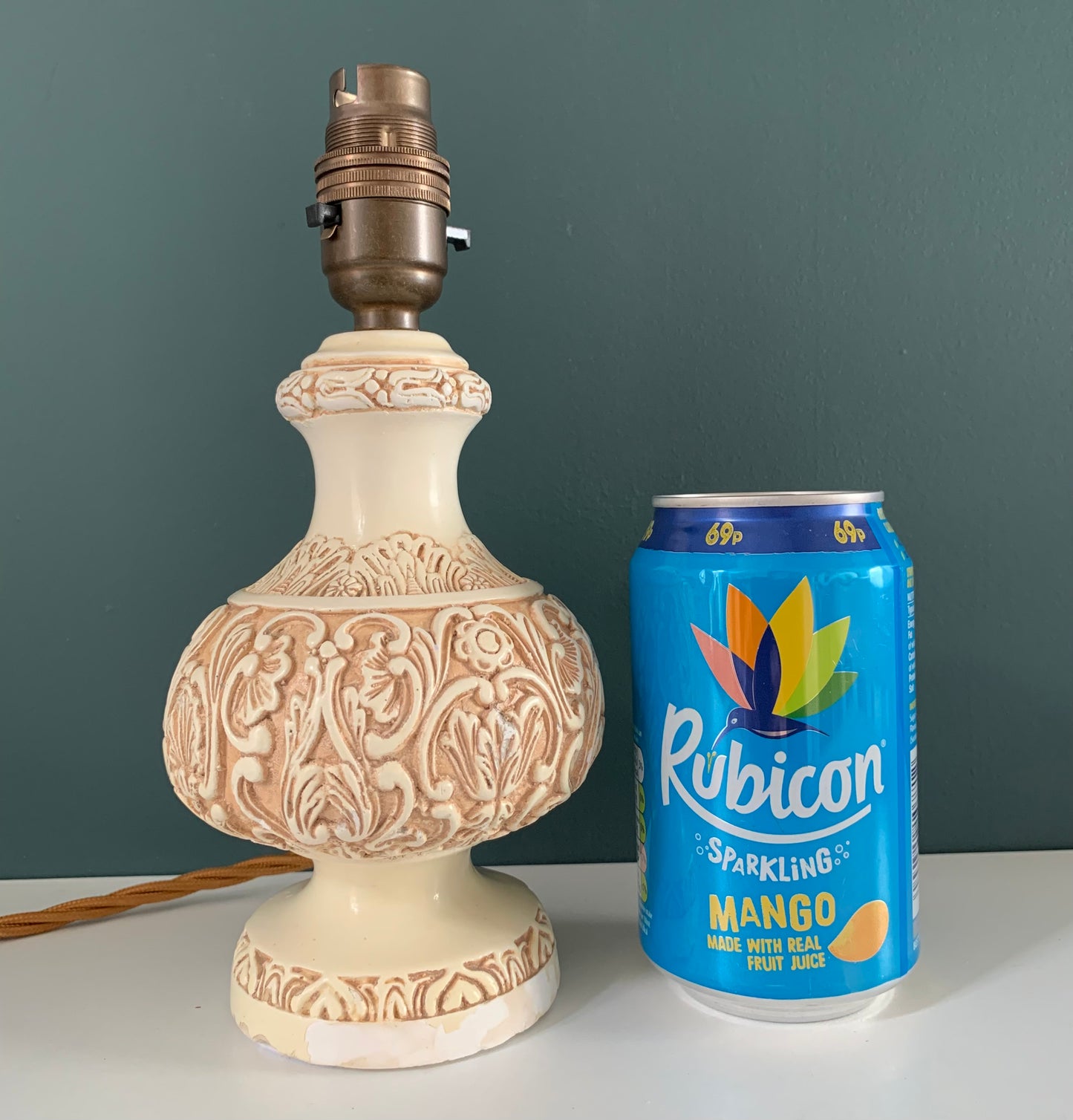 Mid Century Italian Cream Bristolia Ceramic Table Lamp