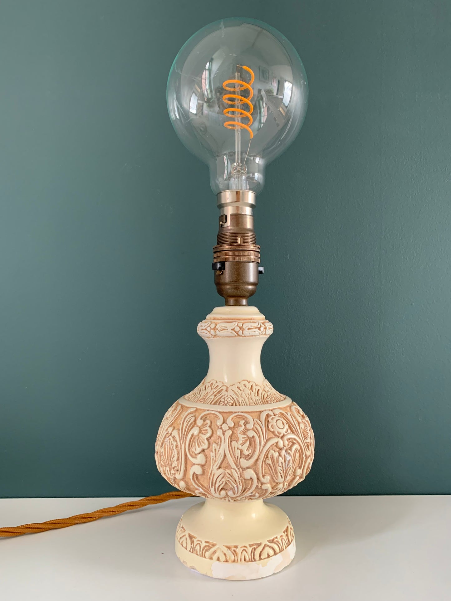 Mid Century Italian Cream Bristolia Ceramic Table Lamp