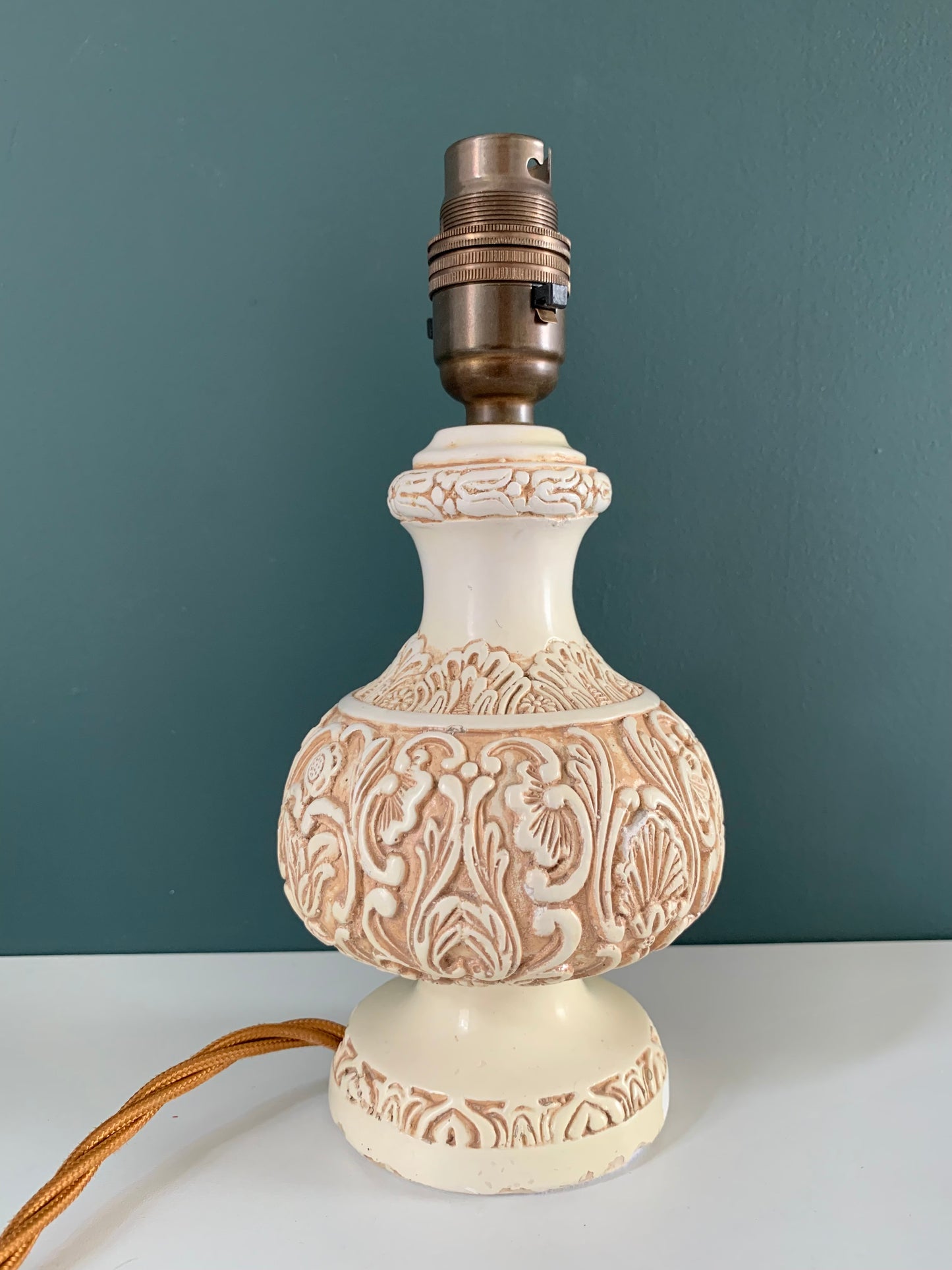 Mid Century Italian Cream Bristolia Ceramic Table Lamp